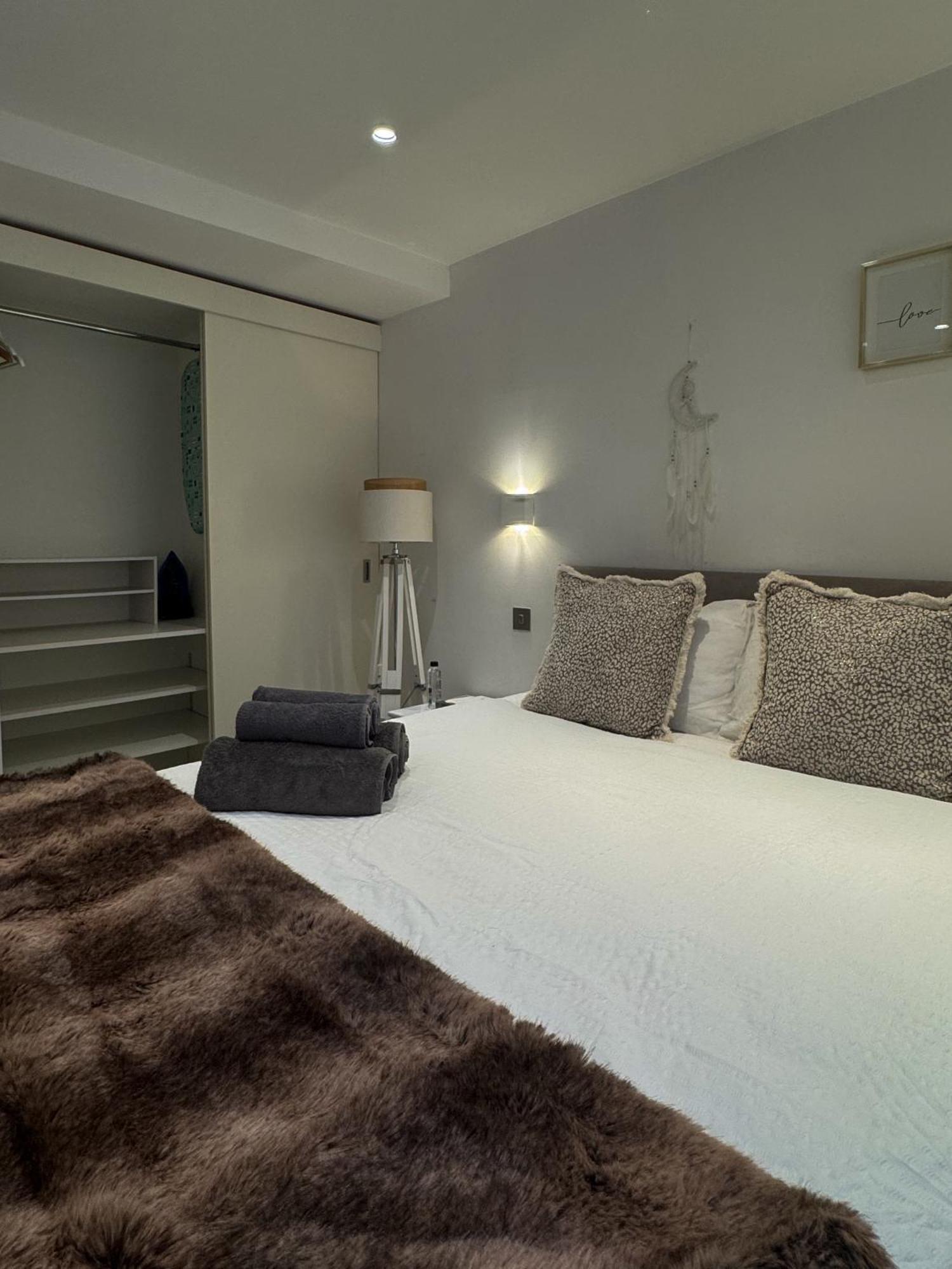 Mayfair 2 Beds Flat Near Bond Street, Opposite Selfridges On Oxford Street 런던 외부 사진