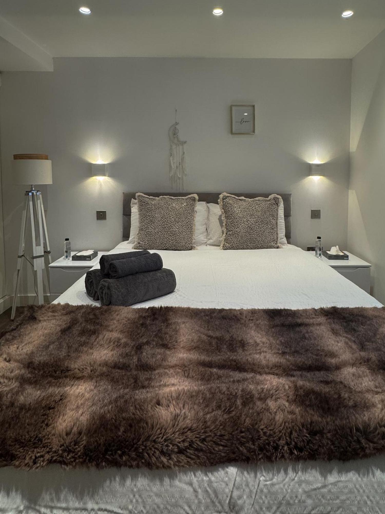 Mayfair 2 Beds Flat Near Bond Street, Opposite Selfridges On Oxford Street 런던 외부 사진